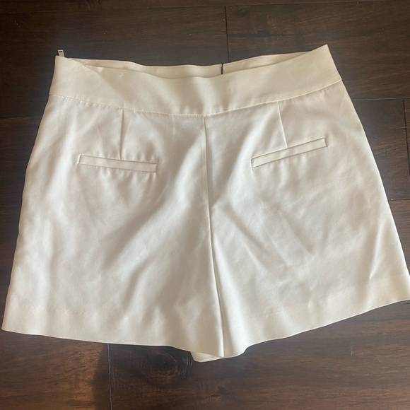 Zara High Waisted White Tailored Short, Size M - Picture 2 of 3